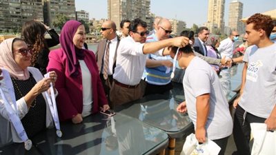 بالصور .. فعاليات مهرجان السباحة فى مياه النيل