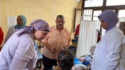 جامعة بنها تجري مسح طبى شامل لـ 927 طالبا بمدارس قرى القليوبية