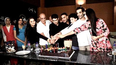 مسلسل ”شمال إجباري”..  خضري والغيطاني يحتفلون مع القاضى ببدء تصوير العمل