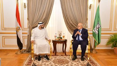 تفعيلًا لبروتوكول التعاون المشترك.. بحث سبل تعزيز علاقات التعاون العلمى والبحثي بين جامعتي القاهرة ومحمد بن زايد للعلوم الإنسانية