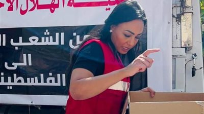مي حسن  تتطوع في الهلال الأحمر دعمًا لأهالي غزة
