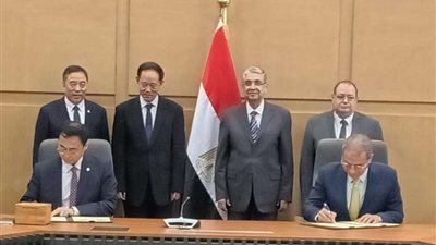 وزير الكهرباء يشهد توقيع مذكرة تفاهم لإنشاء محطة للضخ والتخزين بنظام الـ BOO