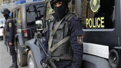 ضبط سيارة نقل مُحمل عليها 15 طن من أحجار يشتبه إحتوائها على خام الذهب