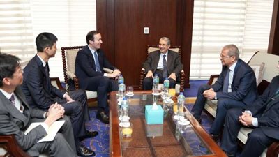 وزير الكهرباء يشهد توقيع اتفاقية تمديد عقد إعادة تأهيل محطتي كهرباء سيدي كرير والعطف