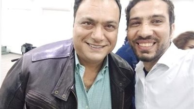 مراد مكرم لـ ”الموجز”: نجلاء بدر عشرة عمرى وحنان مطاوع فنانة متميزة وكواليس ”صوت وصورة” جيدة