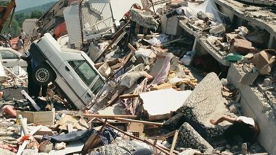 الشرطة التركية تعتقل 28 شخصا بتهمة وضع علامات اعجاب على منشورات كارثة إزمير