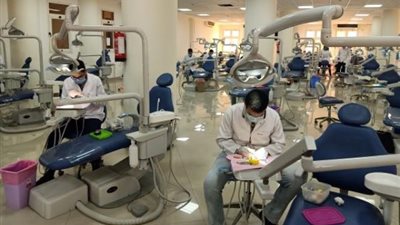بالصور ..الجامعة المصرية الروسية تفتح عيادات طب الفم والأسنان للجمهور مجاناً