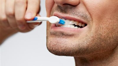 خلى بالك .. أمراض تصيبك بسبب عدم تنظيف الأسنان