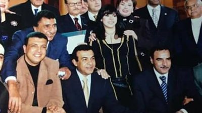 مع صفوت الشريف.. رانيا محمود ياسين تستعيد ذكريات والدها بصورة نادرة من مسلسل ”العصيان”