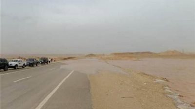 إغلاق طريق الشيخ فضل - رأس غارب بسبب السيول