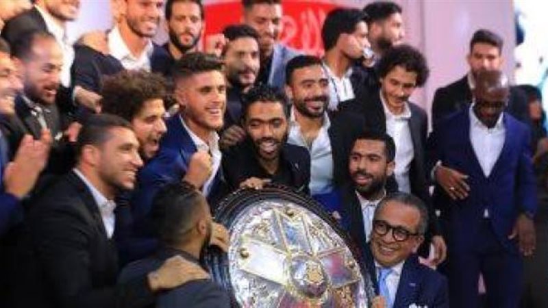تتويج الأهلي بدرع