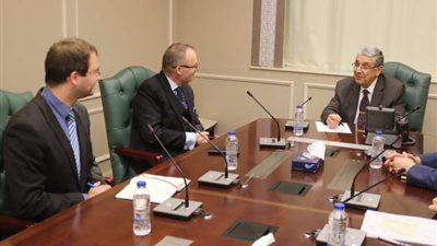 وزير الكهرباء يبحث مع سفير التشيك بمصر تعزيز التعاون المشترك