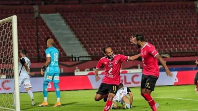 الأهلي يهزم الطلائع بثلاثية في ليلة التتويج بالدوري 42