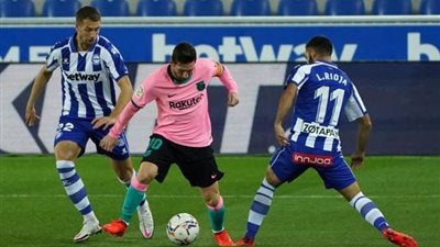 برشلونة يتأخر أمام ألافيس بهدف في الشوط الأول