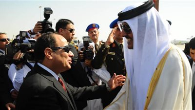 أمير قطر يصل القاهرة لبحث تطورات الأزمة في قطاع غزة