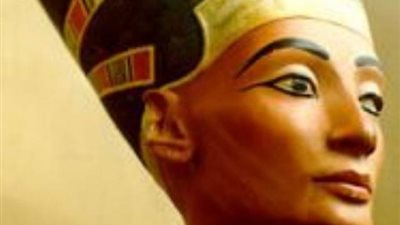 زاهي حواس يكشف حقيقة وجود مقبرة كليوباترا في معبد قرب الإسكندرية