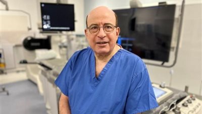 بعد ترؤسه الكلية الملكية للأطباء بإنجلترا.. معلومات لا تعرفها عن الطبيب المصري هاني عتيبة