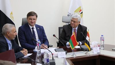 وزير التعليم العالي يبحث آليات التعاون العلمي والتكنولوجي مع وزير التجارة البيلاروسي