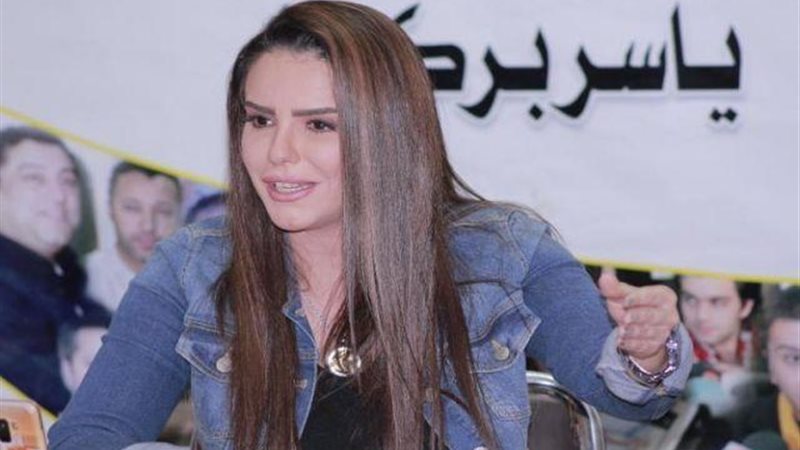 دنيا عبد العزيز