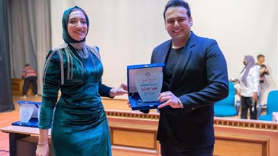 تكريم أحمد زكريا فى أكاديمية الشروق للتأهيل العلمى