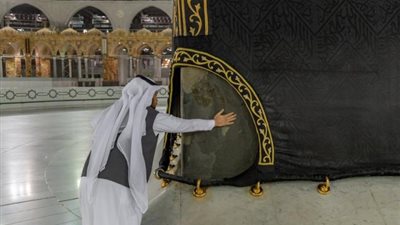 كورونا والعمرة.. السلطات السعودية تكشف الحقيقة وخطة الحماية