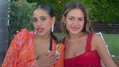 بنات الهضبة.. كنزى عمرو دياب برفقة شقيقتها فى أحدث ظهور لها