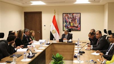 وزير الكهرباء يبحث التعاون مع نائبة رئيس بنك الإستثمار الأوروبي لمنطقة الشرق الأوسط