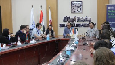 رئيس جامعة الجلالة الأهلية يلتقي المشاركين بالمنتدى المصري الروسي الرابع