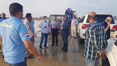 محافظ البحر الأحمر يتفقد أماكن السيول