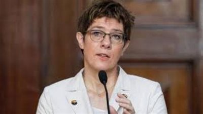 عاجل..وزيرة الدفاع الألمانية تخضع للحجر الصحي