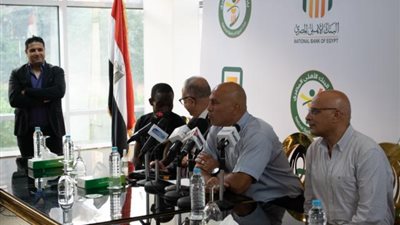 كوفي يتصدر 3 صفقات جديدة للبنك الأهلي