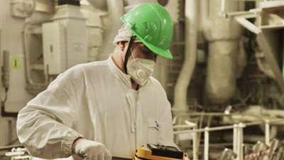 المحطة النووية العائمة الوحيدة في العالم تبدأ أول عملية لإعادة تحميل الوقود