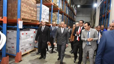 300 مليون دولار استثمارات..  رسائل «شحاتة» للعمال بمجمع صيني لإنتاج الخميرة ببني سويف