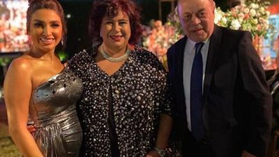 روجينا تهنىء وزيرة الثقافة بمناسبة حفل زفاف نجلها ”شادي”