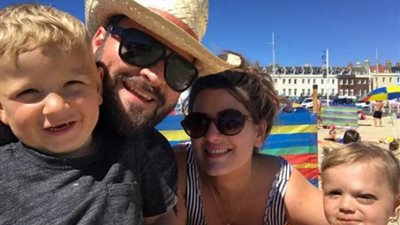 هذه الطفلة تبكي بدل الدموع دم