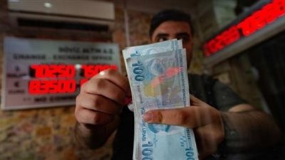 الليرة التركية تواصل إنهيارها أمام الدولار