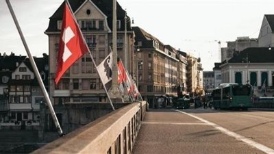 سويسرا تعلن فرض حظر شامل في جنيف بعد ارتفاع الإصابات بكورونا