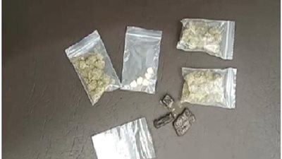 ضبط مواد وأقراص مخدرة بحوزة شخص داخل حقائبه بمطار القاهرة الجوى