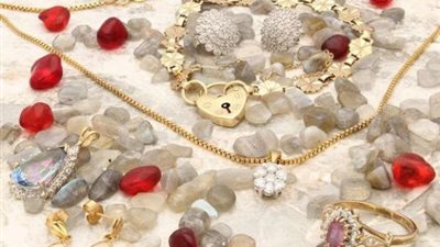 لارتداء مجوهرات بـ4 آلاف جنيه.. حقائق مثيرة عن «وظيفة الأحلام من المنزل»؟