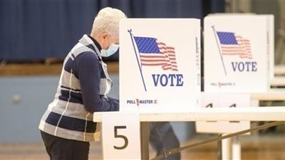 مكالمات هاتفية من مجهول تنصح الناخبين بأمريكا بالبقاء في منازلهم