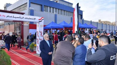 رئيس جامعة القاهرة يُدلي بصوته في انتخابات الرئاسة