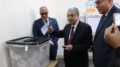 وزير الكهرباء يدلي بصوته في الانتخابات الرئاسية بالعاصمة الإدارية