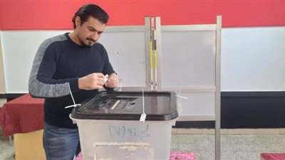 ياسر جلال يدلى بصوته فى إنتخابات الرئاسة