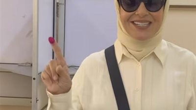 منى عبد الغنى تدلى بصوتها في الانتخابات الرئاسية