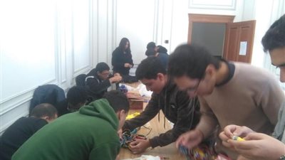 انتظام الدراسة العملية بالمعامل لطلاب جامعة القاهرة الدولية
