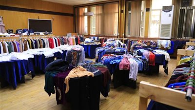 معرض ملابس بأسعار رمزية لطلاب جامعة القاهرة