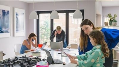 أطباء: قرارات تطبيق وإلغاء حظر التجول تدمر جهاز المناعة