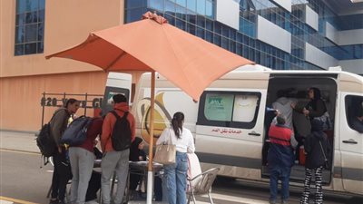 حملة للتبرع بالدم بالجامعة الألمانية بالقاهرة..(صور)