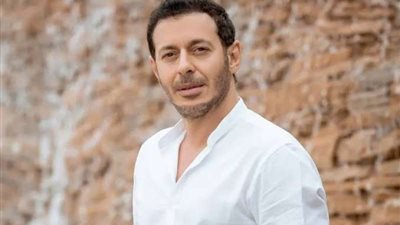 مصطفى شعبان يواصل تصوير ”المعلم”