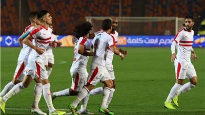 لاعبو الزمالك يخوضون الإحماء قبل مواجهة الرجاء